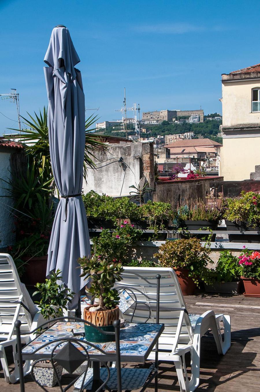 La Terrazza ai Miracoli Bed and Breakfast Napoli Esterno foto