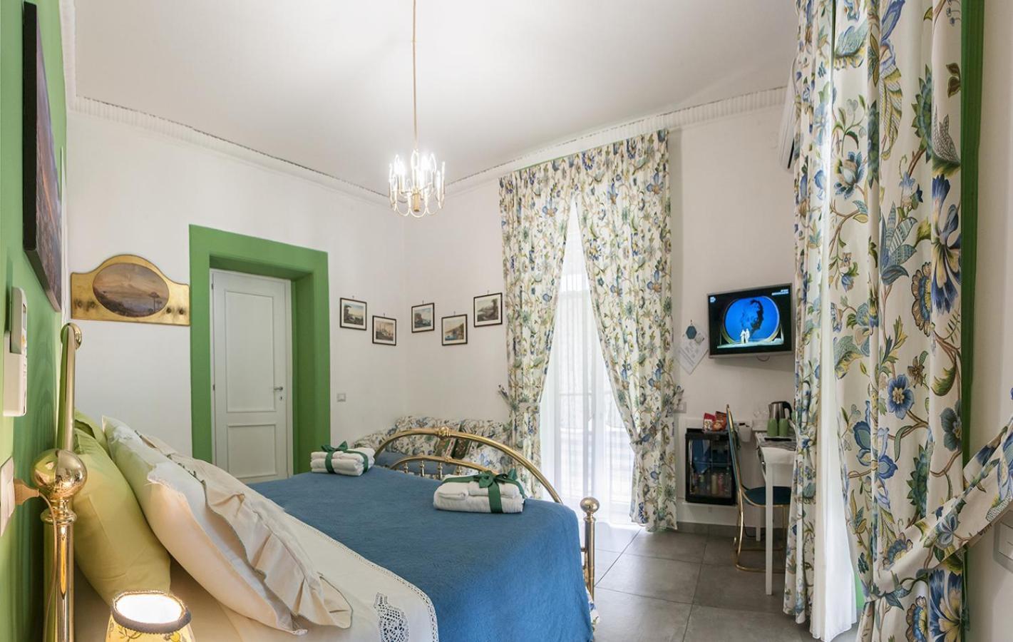 La Terrazza ai Miracoli Bed and Breakfast Napoli Esterno foto